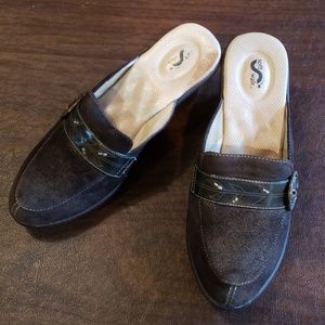 SoftWalk Clogs Wedges